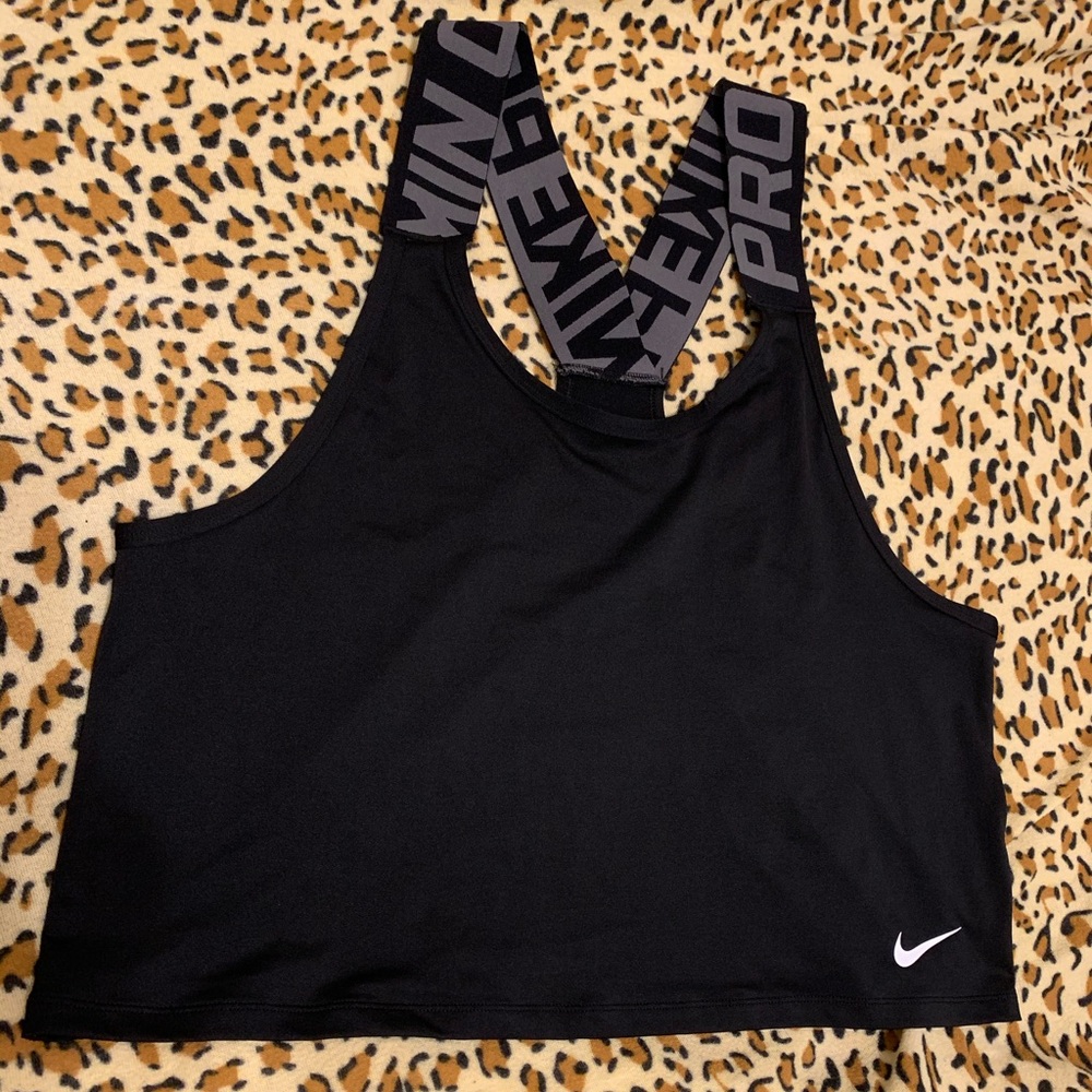 Nike top
